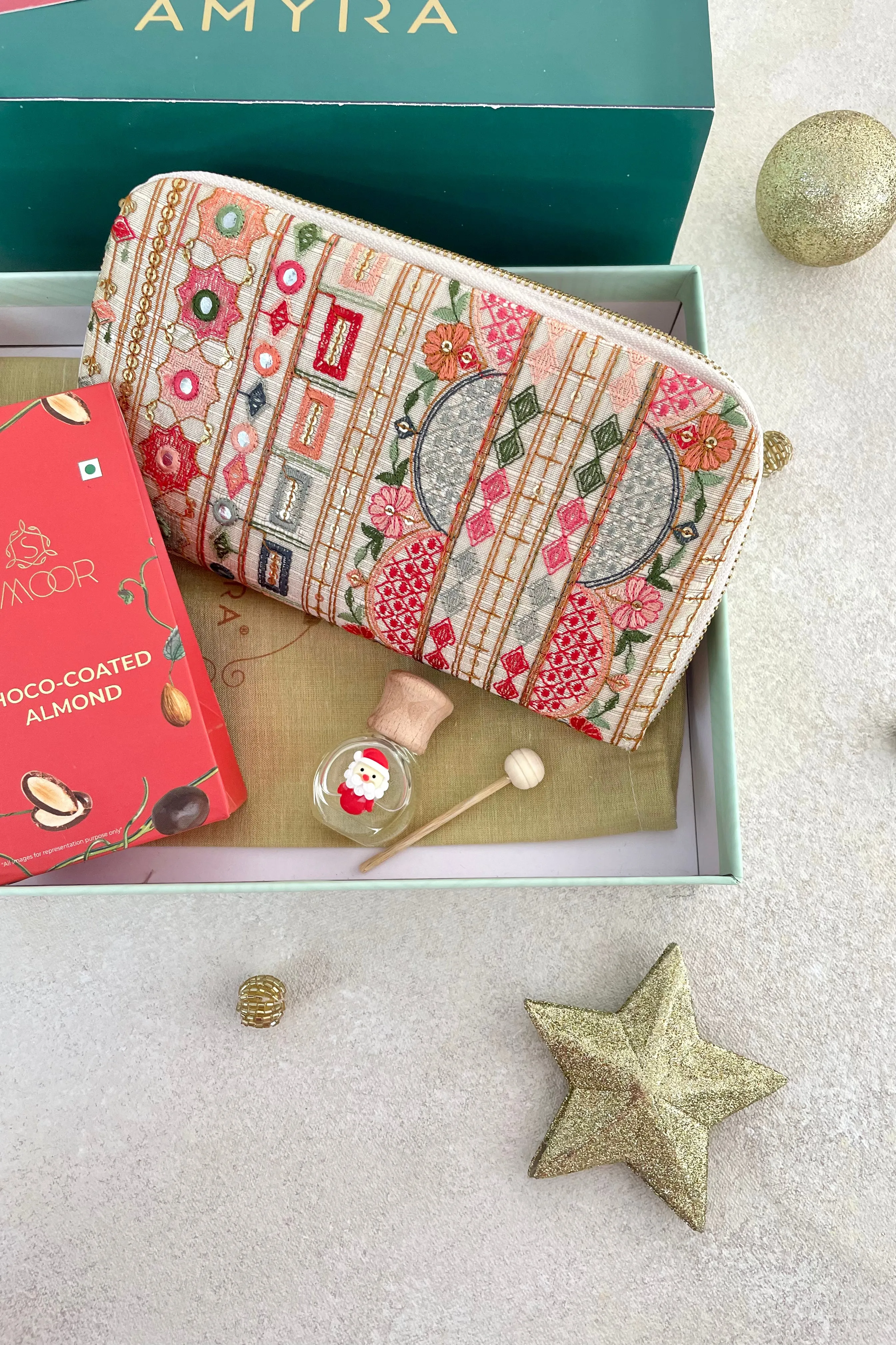 Christmas Hamper - Rafia Wallet - Scented & Gourmet Box