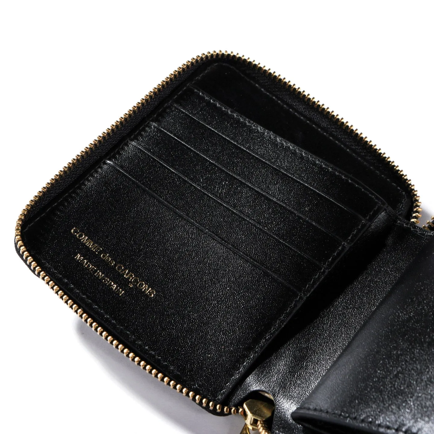 COMME DES GARCONS SA2100 EMBOSSED LOGOTYPE ZIP WALLET BLACK